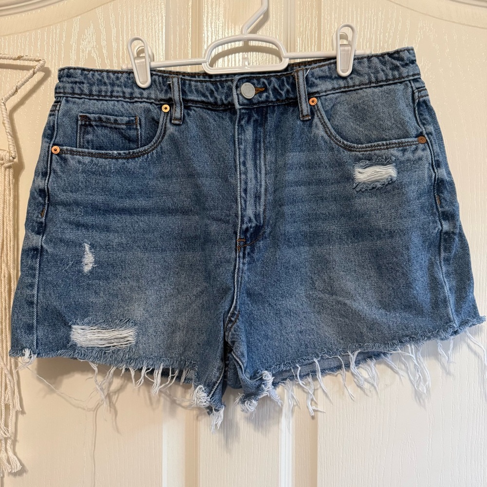Blank NYC Medium Blue Distressed Denim Shorts Raw Hem Size 31